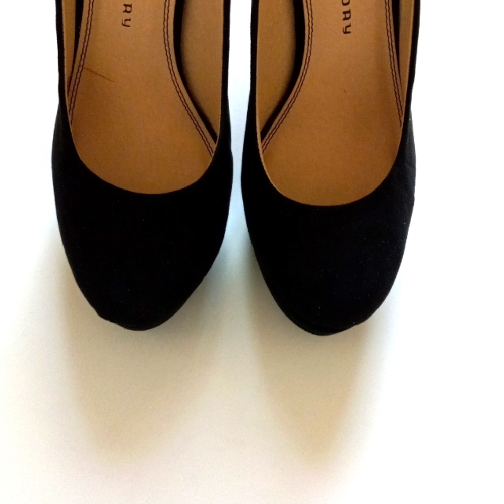 Chinese Laundry black stiletto pumps. Size 9.